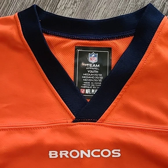 NFL Denver Broncos Jersey Size Medium 10/12